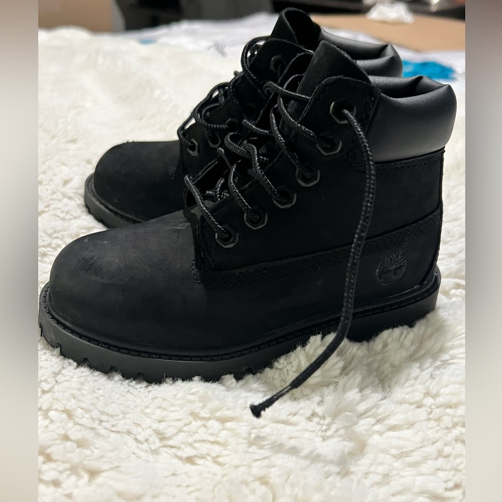 timberlands boots size 10.5 Boys black